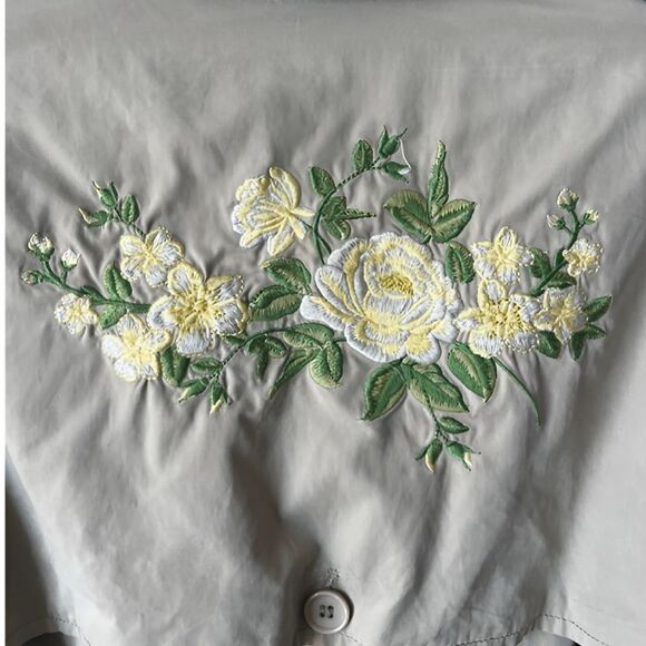 SH|collection neutral tan embroidered floral back trench coat - Picture 7 of 15